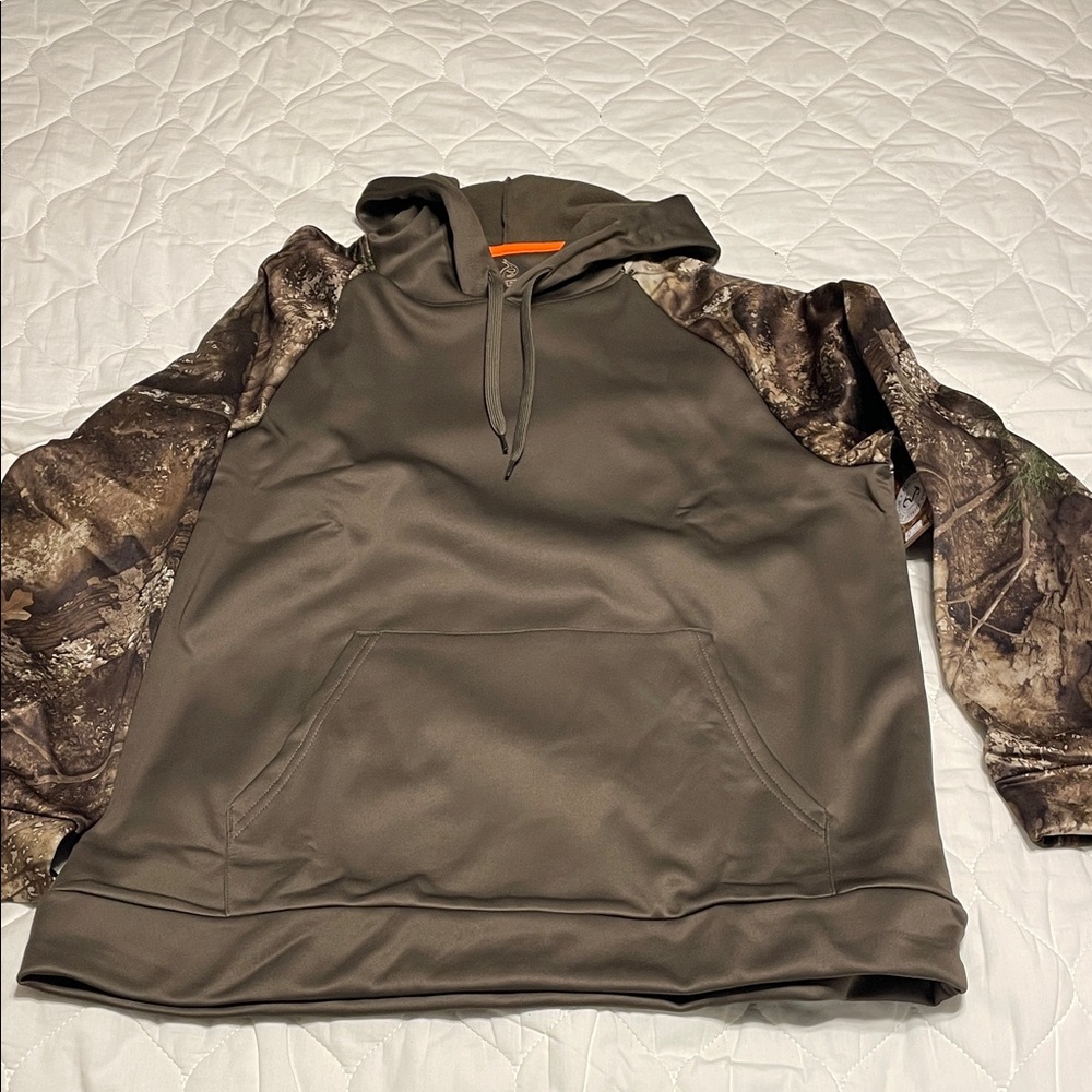 NWT RealTree Green Camo-Sleeve Hoodie
